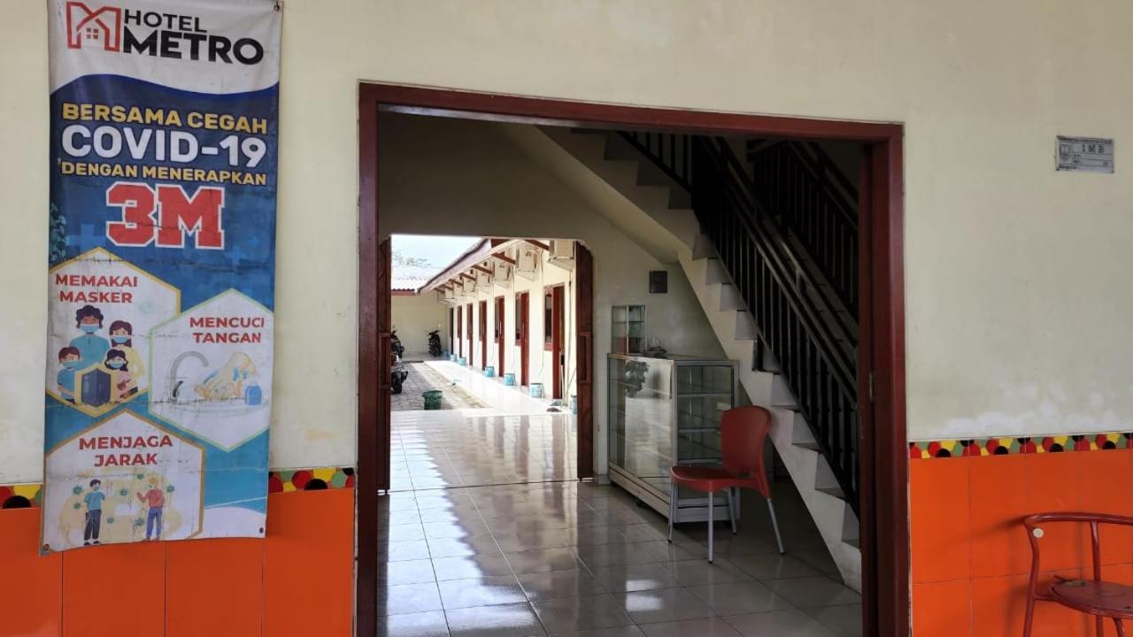 Hotel Metro Kudus Tanggulangin エクステリア 写真