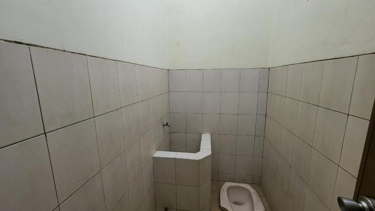 Hotel Metro Kudus Tanggulangin エクステリア 写真